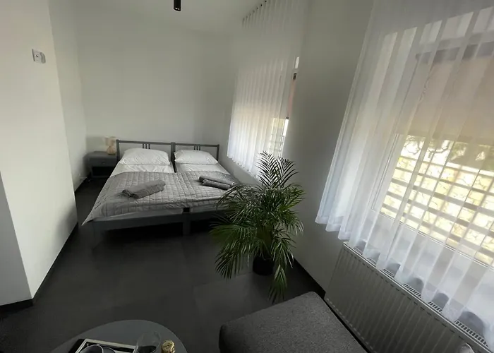 לינה וארוחת בוקר Jagodowa 15 צ'סטוצ'ובה