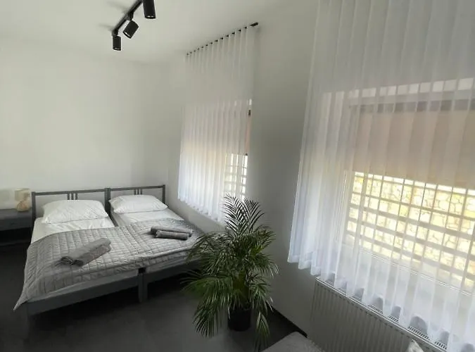 Jagodowa 15 לינה וארוחת בוקר צ'סטוצ'ובה